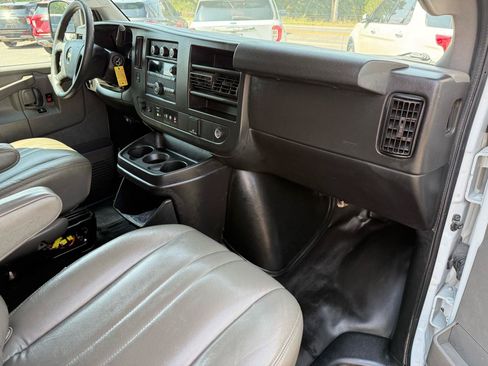 Used 2021 Chevrolet Express 3500 Extended w/ Driver Convenience Package RWD image 20