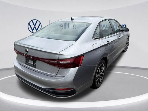 Used 2025 Volkswagen Jetta SE FWD image 5
