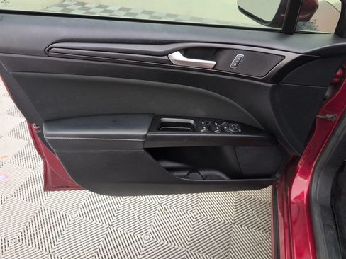 Used 2018 Ford Fusion SE w/ Equipment Group 201A FWD image 29