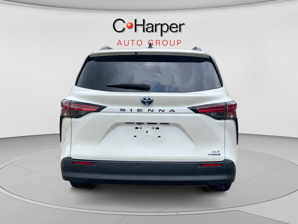 Used 2021 Toyota Sienna XLE w/ XLE Plus Package FWD image 4