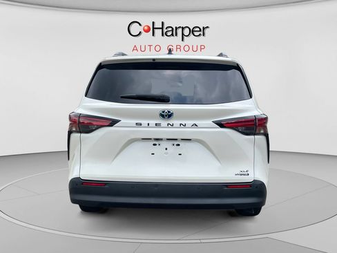 Used 2021 Toyota Sienna XLE w/ XLE Plus Package FWD image 4