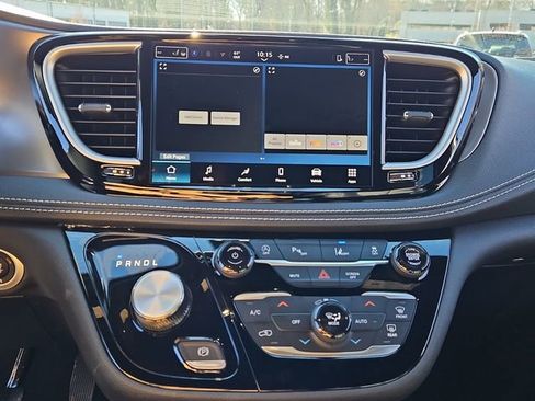 New 2026 Chrysler Pacifica Select image 17