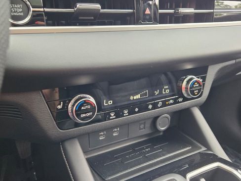 New 2025 Mitsubishi Outlander SE image 23