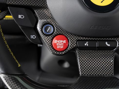 Used 2019 Ferrari 812 Superfast RWD image 17