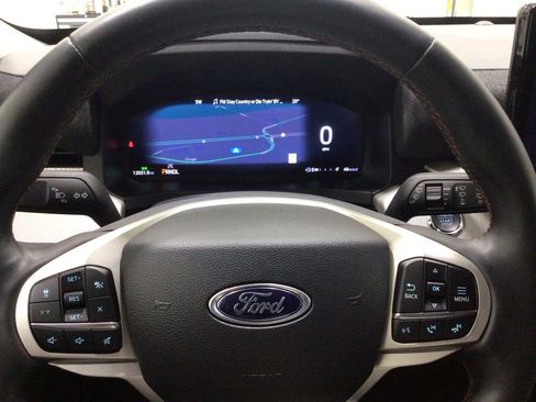 Used 2025 Ford Explorer Active w/ Active Comfort Package image 11