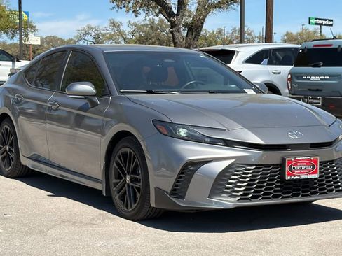 Certified 2025 Toyota Camry SE image 3