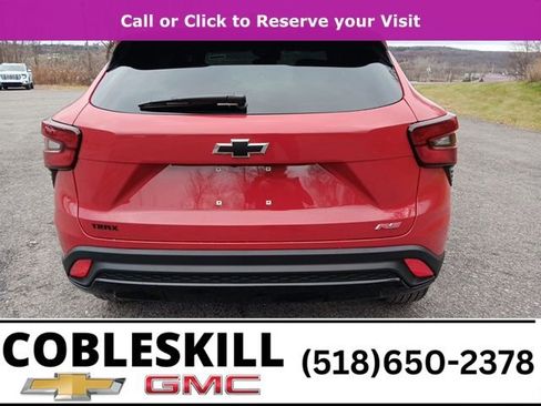 New 2026 Chevrolet Trax RS w/ Sunroof Package image 4