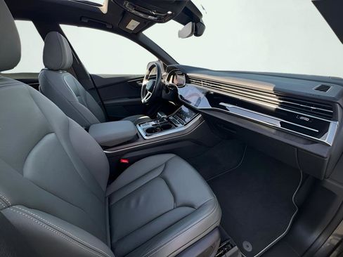 Used 2019 Audi Q8 Premium image 23
