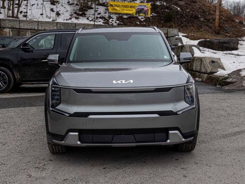 Used 2024 Kia EV9 Wind image 2
