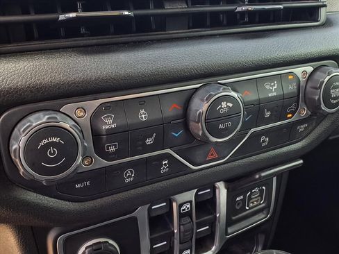 Used 2025 Jeep Wrangler Unlimited Sport AWD/4WD image 15