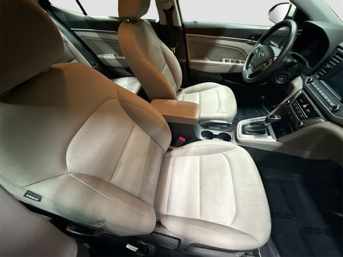 Used 2017 Hyundai Elantra SE image 26
