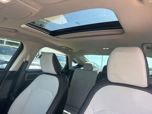 Used 2020 Ford Fusion SE w/ Equipment Group 151A FWD image 13