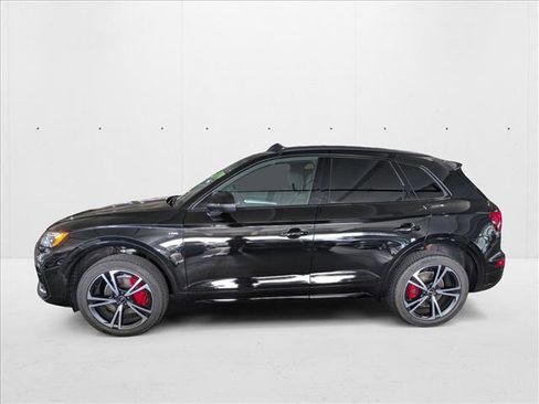 Certified 2025 Audi Q5 2.0T Premium Plus image 9