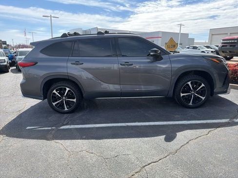 Used 2022 Toyota Highlander XSE image 4