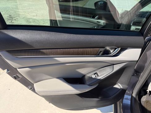 Used 2018 Honda Accord EX-L image 17