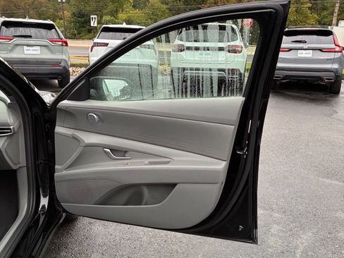 Used 2024 Hyundai Elantra SE FWD image 20