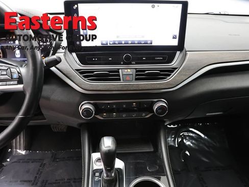 Used 2023 Nissan Altima 2.5 SV w/ SV Premium Package AWD/4WD image 12
