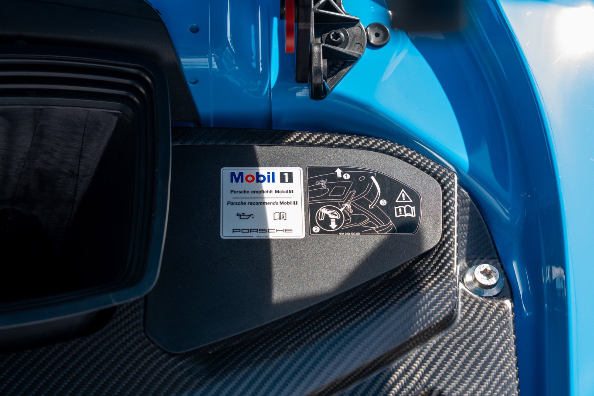 Used 2018 Porsche 911 GT2 RS w/ Weissach Package RWD image 64