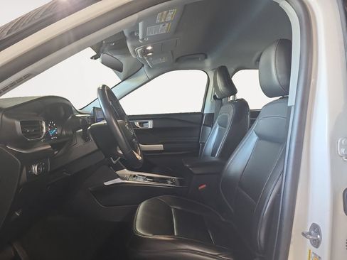 Used 2021 Ford Explorer XLT w/ Equipment Group 202A AWD/4WD image 9