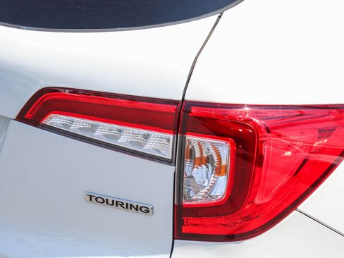 Used 2022 Honda Pilot Touring image 9