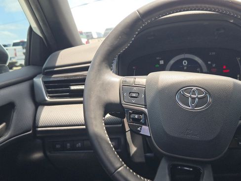 Used 2025 Toyota Camry Hybrid FWD image 19