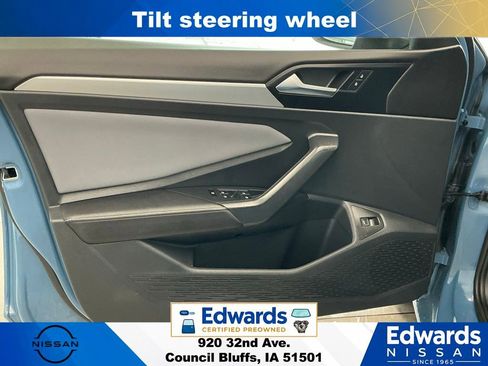 Used 2025 Volkswagen Jetta SE FWD image 18