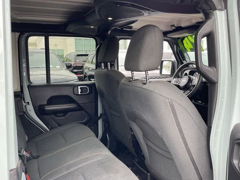 Used 2024 Jeep Wrangler Unlimited Sahara image 22