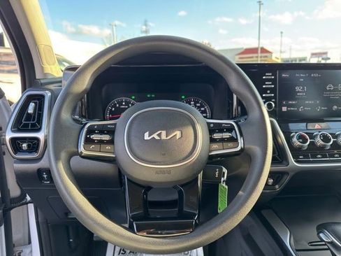 Used 2023 Kia Sorento LX image 22