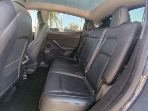 Used 2022 Tesla Model Y Long Range image 16
