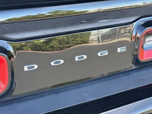 Used 2018 Dodge Challenger SXT image 7