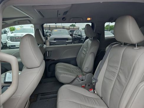 Used 2011 Toyota Sienna XLE w/ Entertainment Pkg FWD image 15