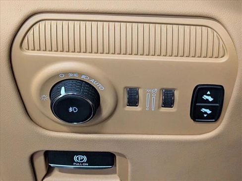 Used 2024 Jeep Grand Wagoneer Series III w/ Rear Seat Video Group 1 AWD/4WD image 17