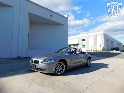 Used 2006 BMW Z4 3.0i RWD image 2