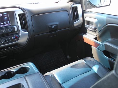 Used 2017 GMC Sierra 1500 SLE w/ SLE Value Package image 7