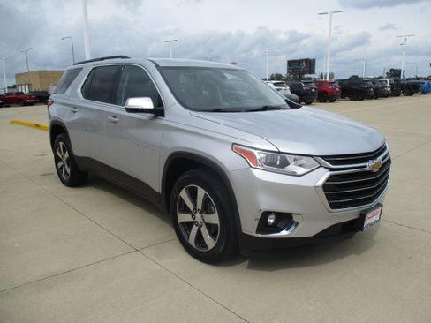 Used 2019 Chevrolet Traverse LT w/ LT Premium Package FWD image 7