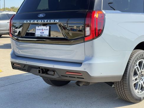 New 2025 Ford Expedition Active image 23