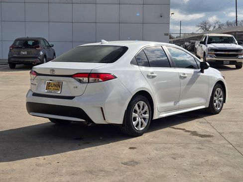 Used 2021 Toyota Corolla LE image 3