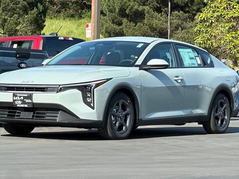 New 2026 Kia K4 LXS image 8