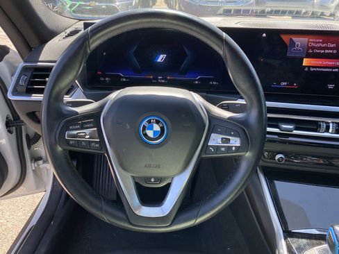 Used 2022 BMW i4 eDrive40 w/ Premium Package RWD image 12