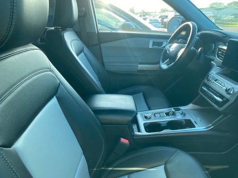 Used 2023 Ford Explorer XLT w/ Equipment Group 202A AWD/4WD image 8