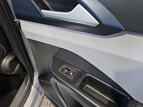 Used 2024 Volkswagen Taos SE image 15