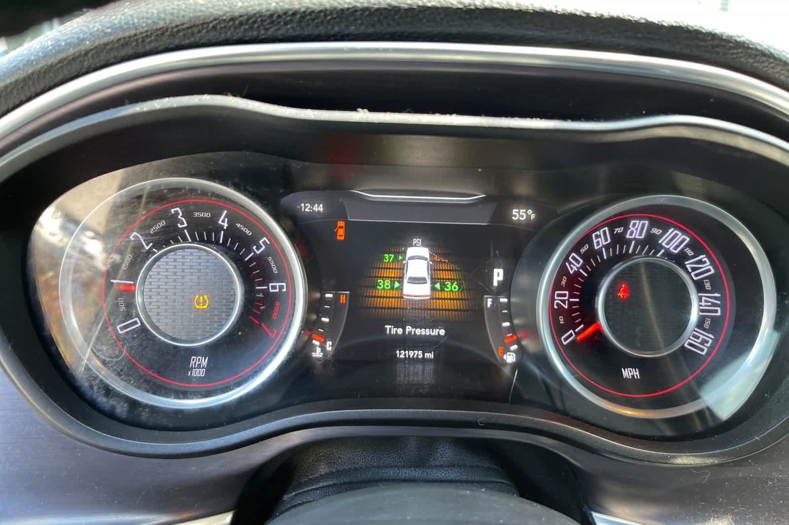 Used 2015 Dodge Challenger SXT RWD image 13