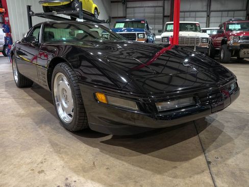 Used 1991 Chevrolet Corvette Coupe RWD image 12