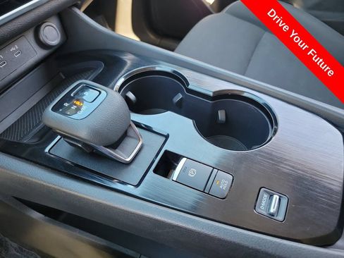 Used 2024 Nissan Rogue S FWD image 13