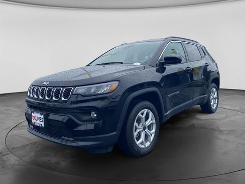 Used 2026 Jeep Compass Latitude AWD/4WD image 12