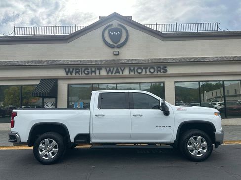Used 2021 Chevrolet Silverado 2500 LTZ image 2