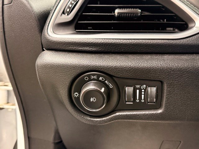 Used 2019 Chrysler Pacifica Limited w/ S Appearance Package FWD image 15
