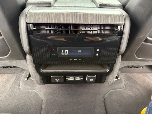 Used 2024 Jeep Wagoneer L Series II w/ Flexible Seating Group AWD/4WD image 24
