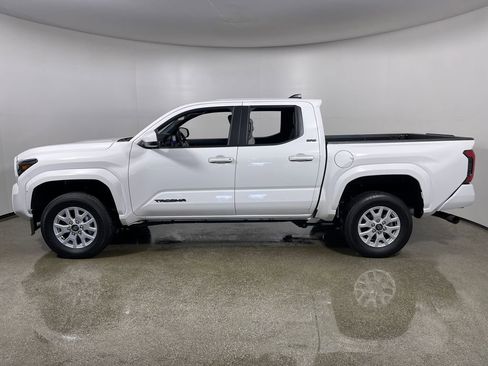 Certified 2024 Toyota Tacoma SR5 AWD/4WD image 6
