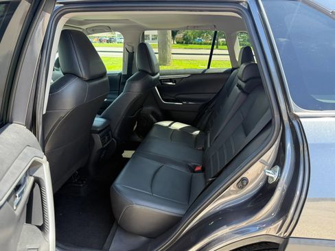 Used 2019 Toyota RAV4 XLE Premium FWD image 11